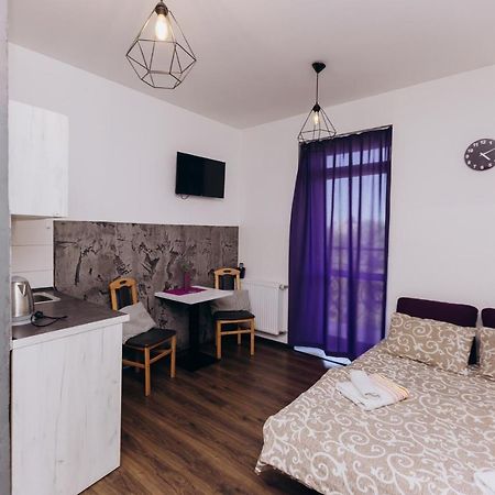 Нові Apartments Біля Жд Вокзалу イヴァーノ＝フランキーウシク エクステリア 写真