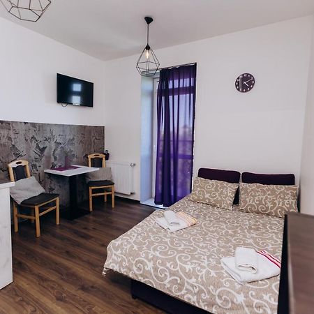 Нові Apartments Біля Жд Вокзалу イヴァーノ＝フランキーウシク エクステリア 写真