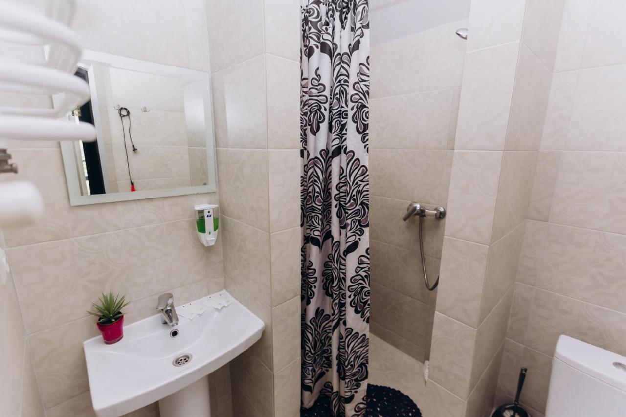 Нові Apartments Біля Жд Вокзалу イヴァーノ＝フランキーウシク エクステリア 写真