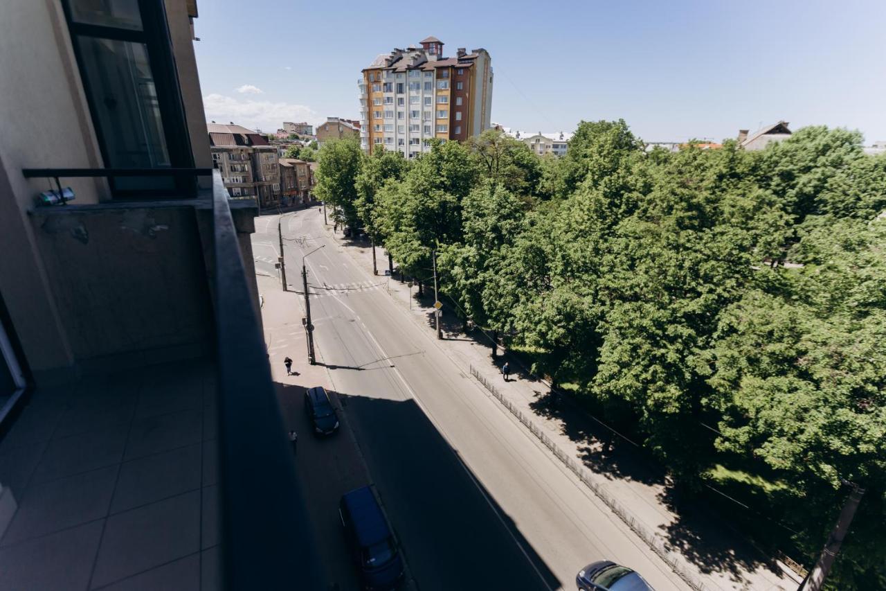Нові Apartments Біля Жд Вокзалу イヴァーノ＝フランキーウシク エクステリア 写真